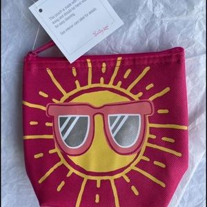 NIP COOL ZIP SNACKER (9084) Retails for $12 in Glamour Sun